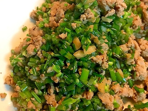 蒼蠅頭（ツァンイントウ）ハナニラの豆鼓炒め